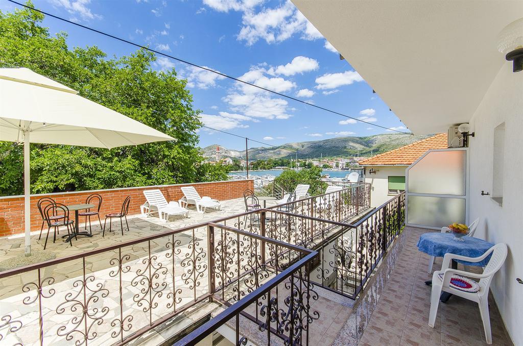 Apartments&Rooms Iva Trogir Buitenkant foto