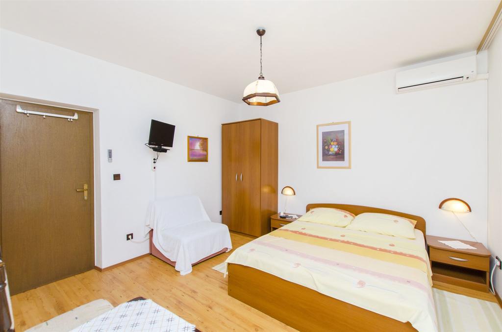 Apartments&Rooms Iva Trogir Buitenkant foto
